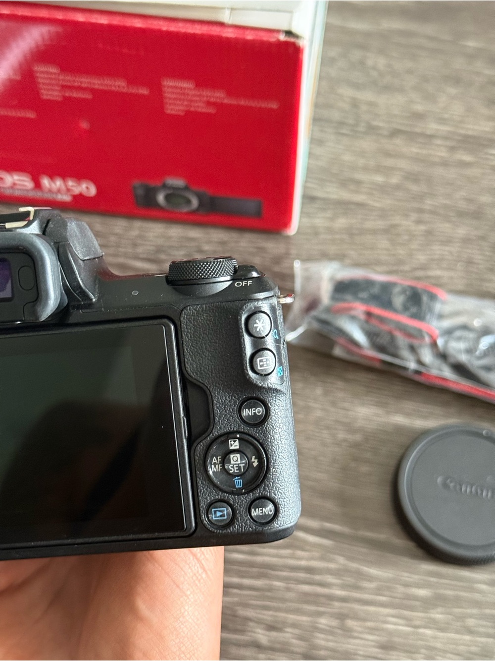 Canon EOS m50 Camera with Interchangeable Lens - Picture 8 of 16